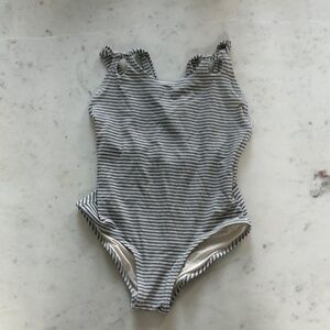 Cute girls swimsuit!! Striped and comfy!⭐️🤩💋😘